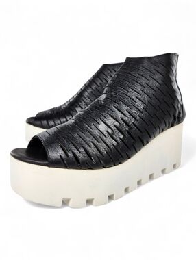 1800 Melrose Black Slit Leather Peep-Toe Ankle Back-Zip Wedge Sandals Italy